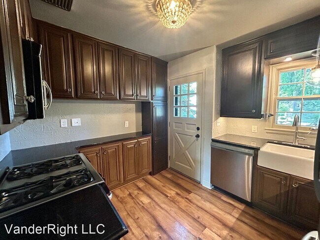Building Photo - 3 br, 1 bath House - 1501 S Carter Pl