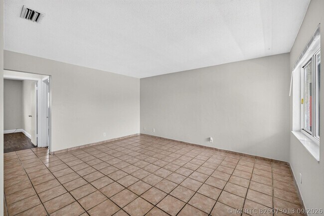 Building Photo - 1007 PROSPECT 205