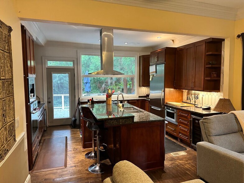 Building Photo - 462 Greenwood Ave NE