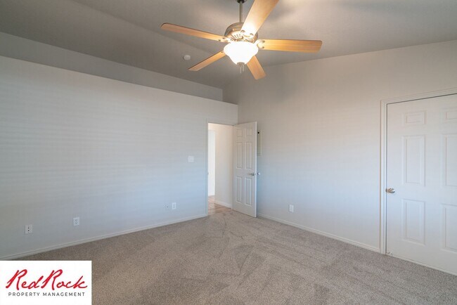 Building Photo - Spacious 3 Bedroom Single-Level Home in Bl...