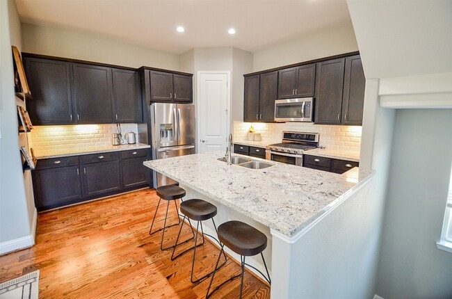 Building Photo - 1223 W 19th St