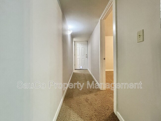 Building Photo - 5751 NE Lisbon Way