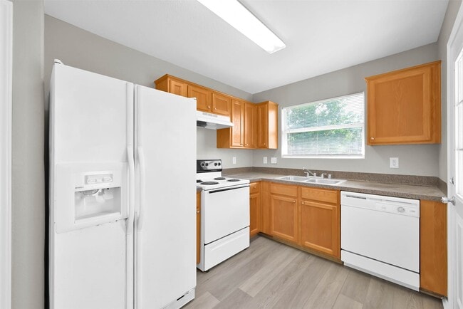 Building Photo - 2214 Shady Tree Ln