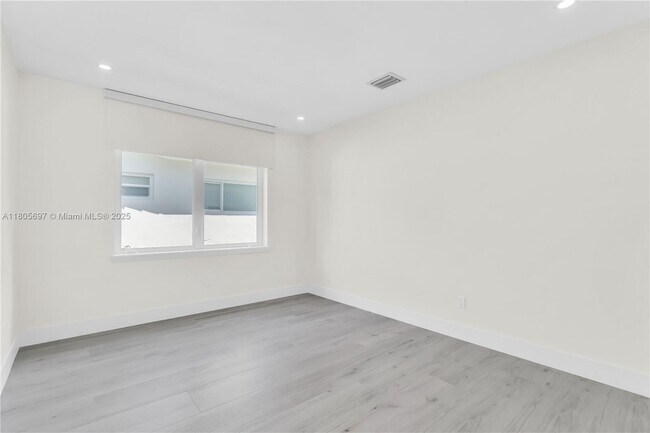 Building Photo - 1315 Campo Sano Ave