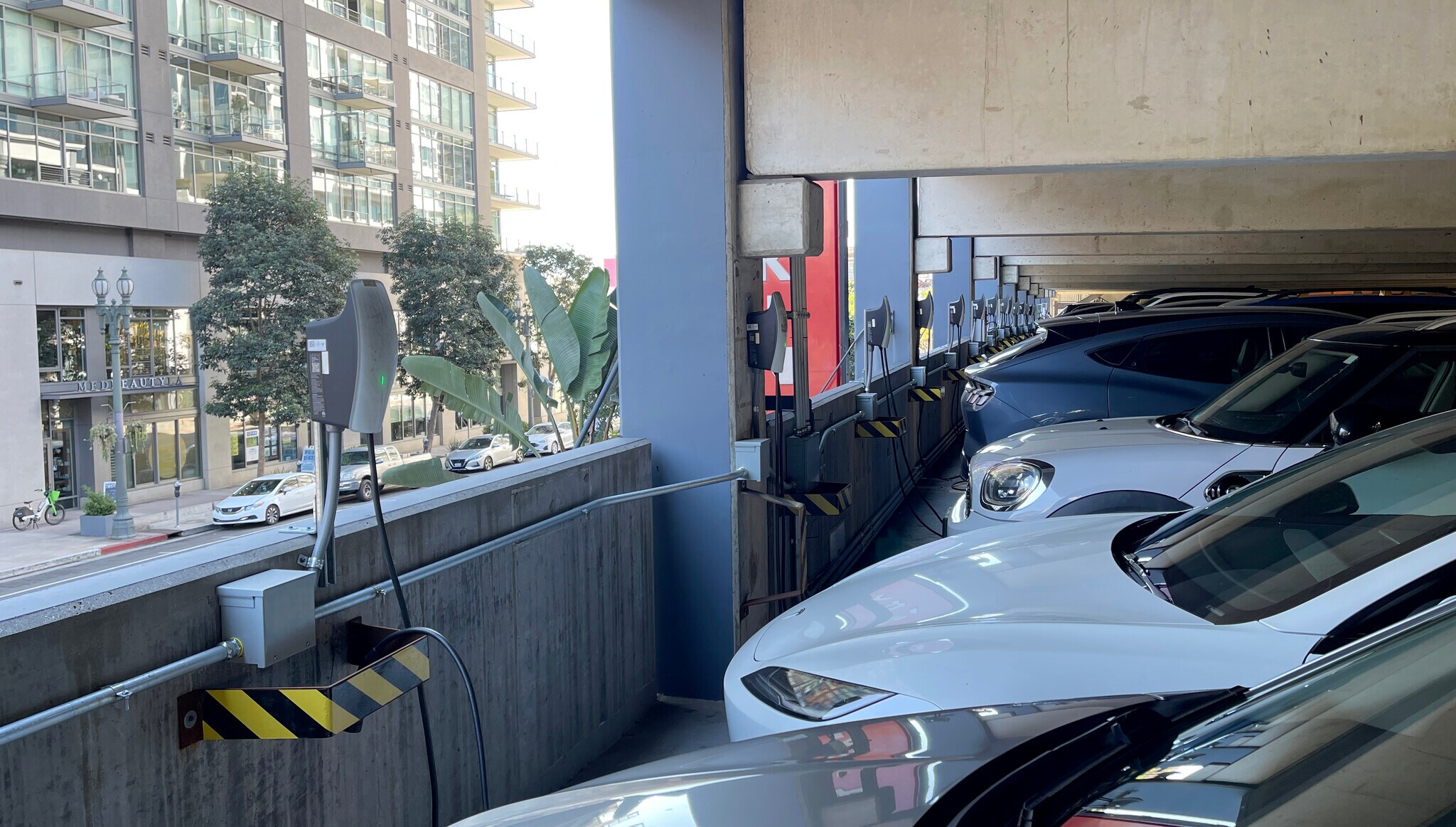 Building Photo - 1130 S FLOWER St