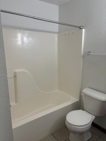 Building Photo - 20 Grandview Ave