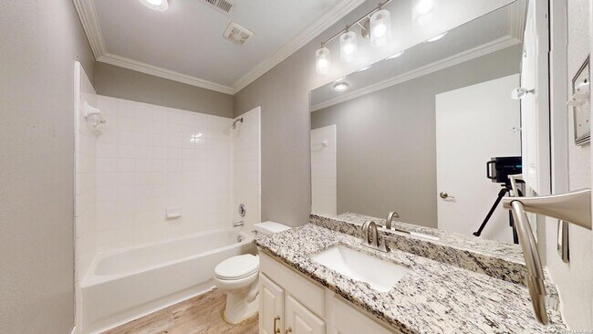 Building Photo - 1009 Crimson Cove Dr