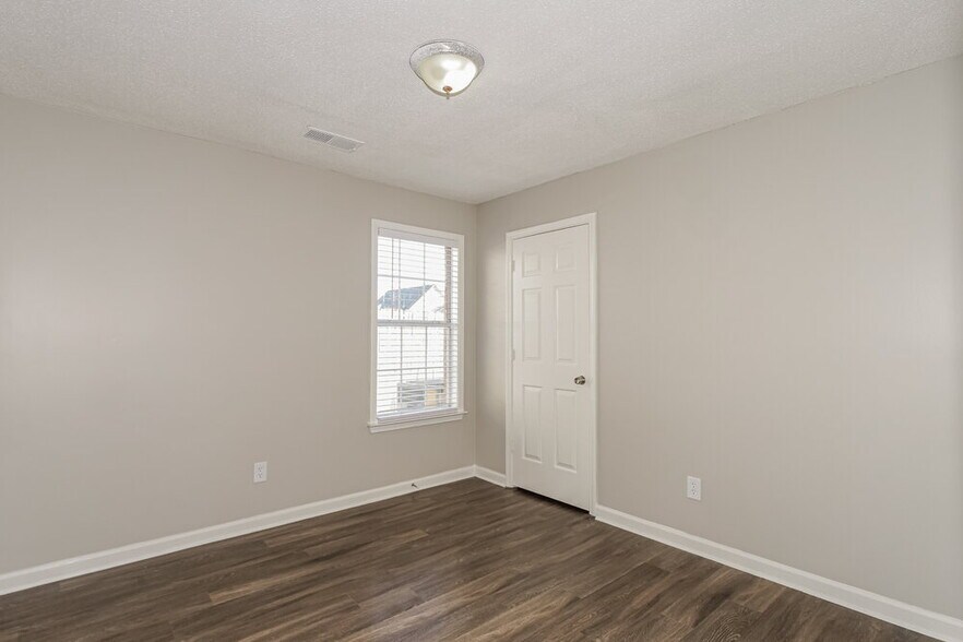 Building Photo - 20 Garden Springs Dr