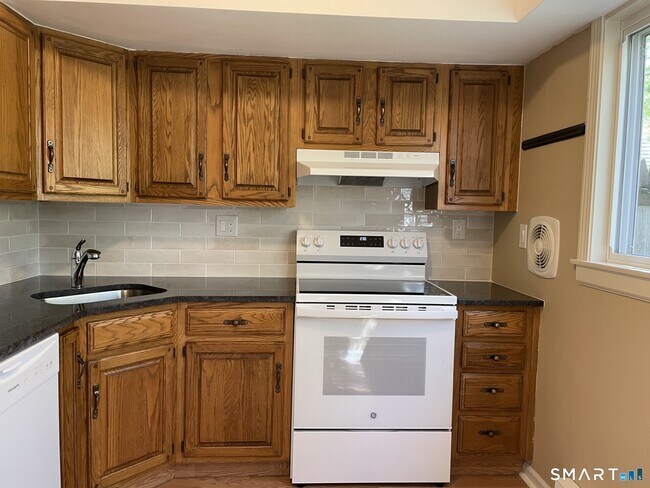 Building Photo - 26 Farmington Meadow Dr