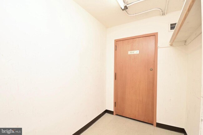 Building Photo - 1101 S Arlington Ridge Rd