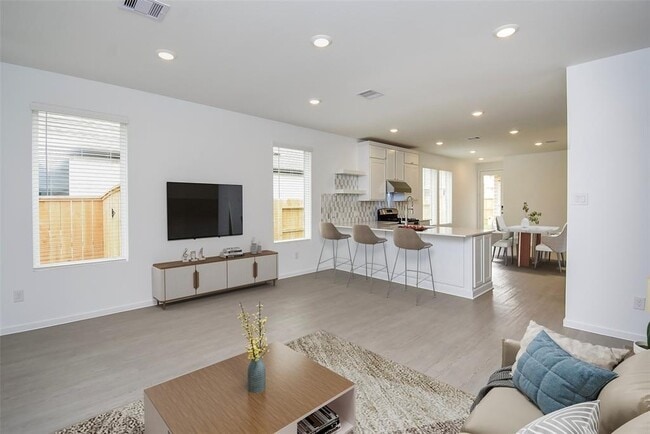 Building Photo - 6714 Iron Clover Dr