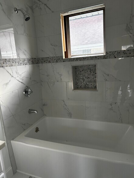 Building Photo - 176 Brush Hill Rd