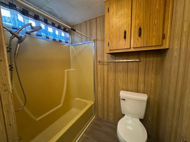 Building Photo - 2BR 2BA close to Hwy 95, Shopping, Parks, Colorado River