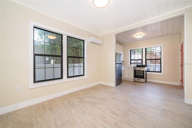 Building Photo - 601 Delaney Park Dr