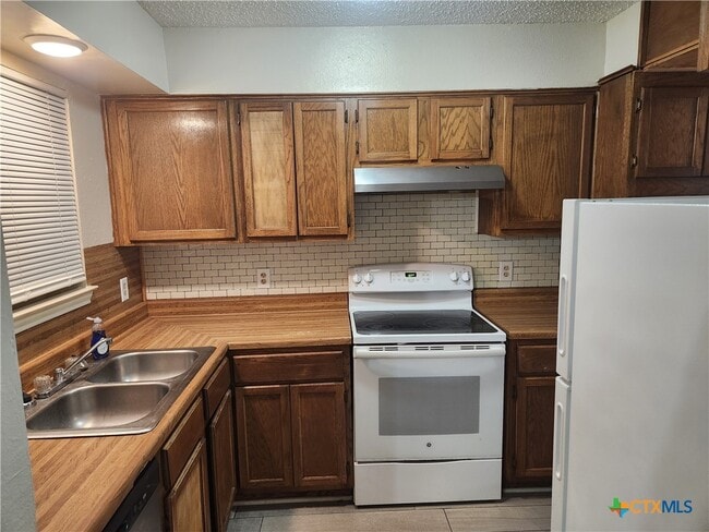 Building Photo - 812 Ticonderoga Dr