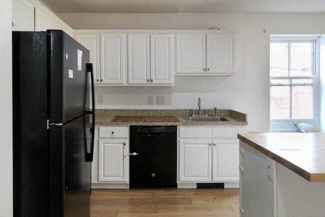 Building Photo - 41 Wolcott St