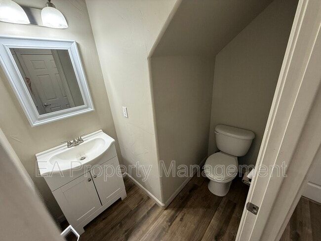 Building Photo - 927 Tieran Ct NE