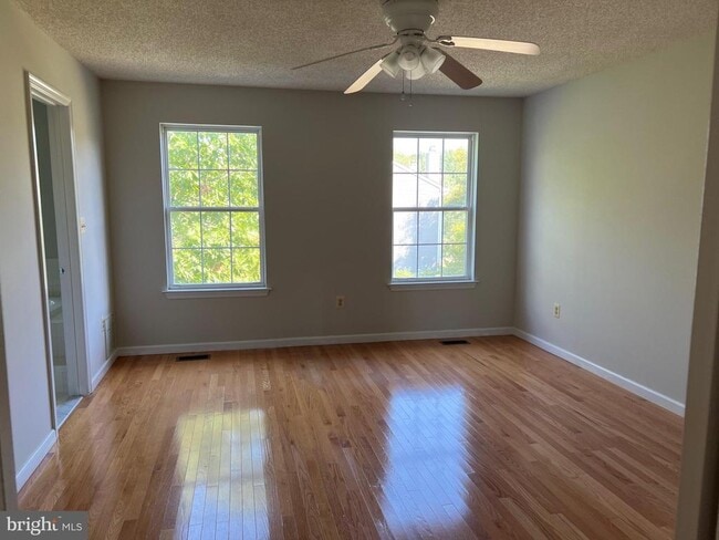 Building Photo - 53 E Shrewsbury Pl