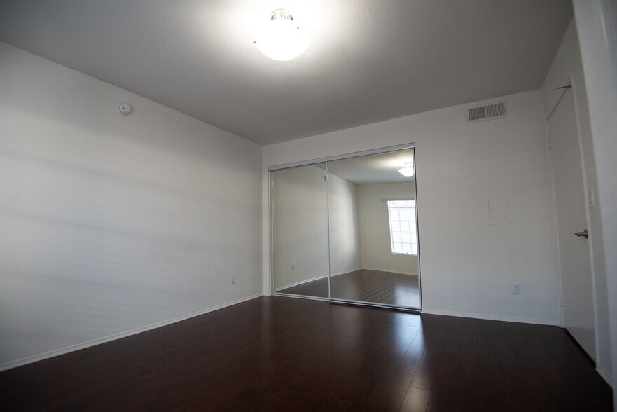 Building Photo - 5328 Riverton Ave