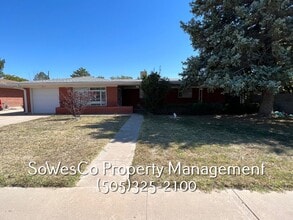 Building Photo - 3 Bedroom 2 Bath, Newer Flooring, Paint & ...