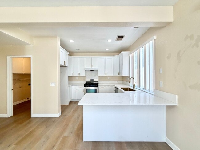 Building Photo - Spacious 5 Bedroom Home with 3 Car Garage & Primary Suite Balcony