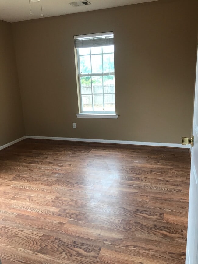 Building Photo - 814 King Arthur Dr