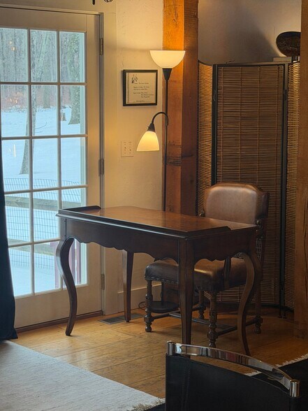 Building Photo - 300 Chestnut Hill Rd