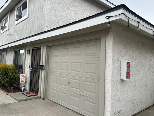 Building Photo - 8531 Rose St