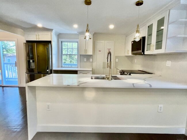 Building Photo - 46 Silvermine Ave