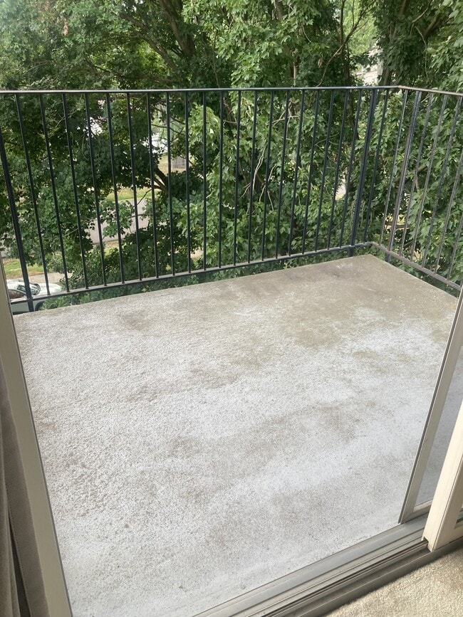 Building Photo - 2331 E Market St