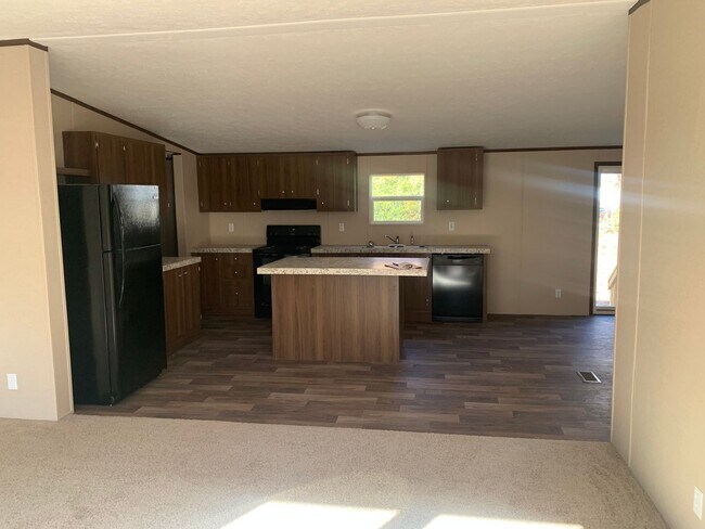 Building Photo - 464 Lake Dr