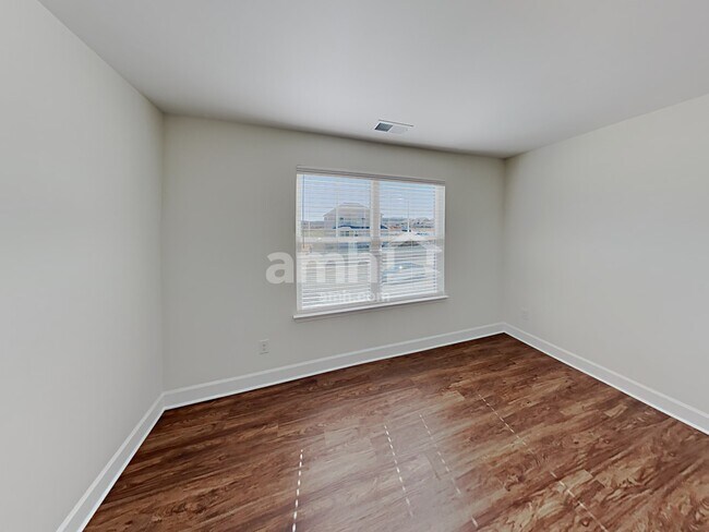 Building Photo - 950 Colonnade Dr