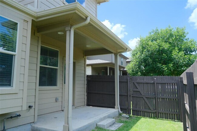 Building Photo - 2880 Donnell Dr