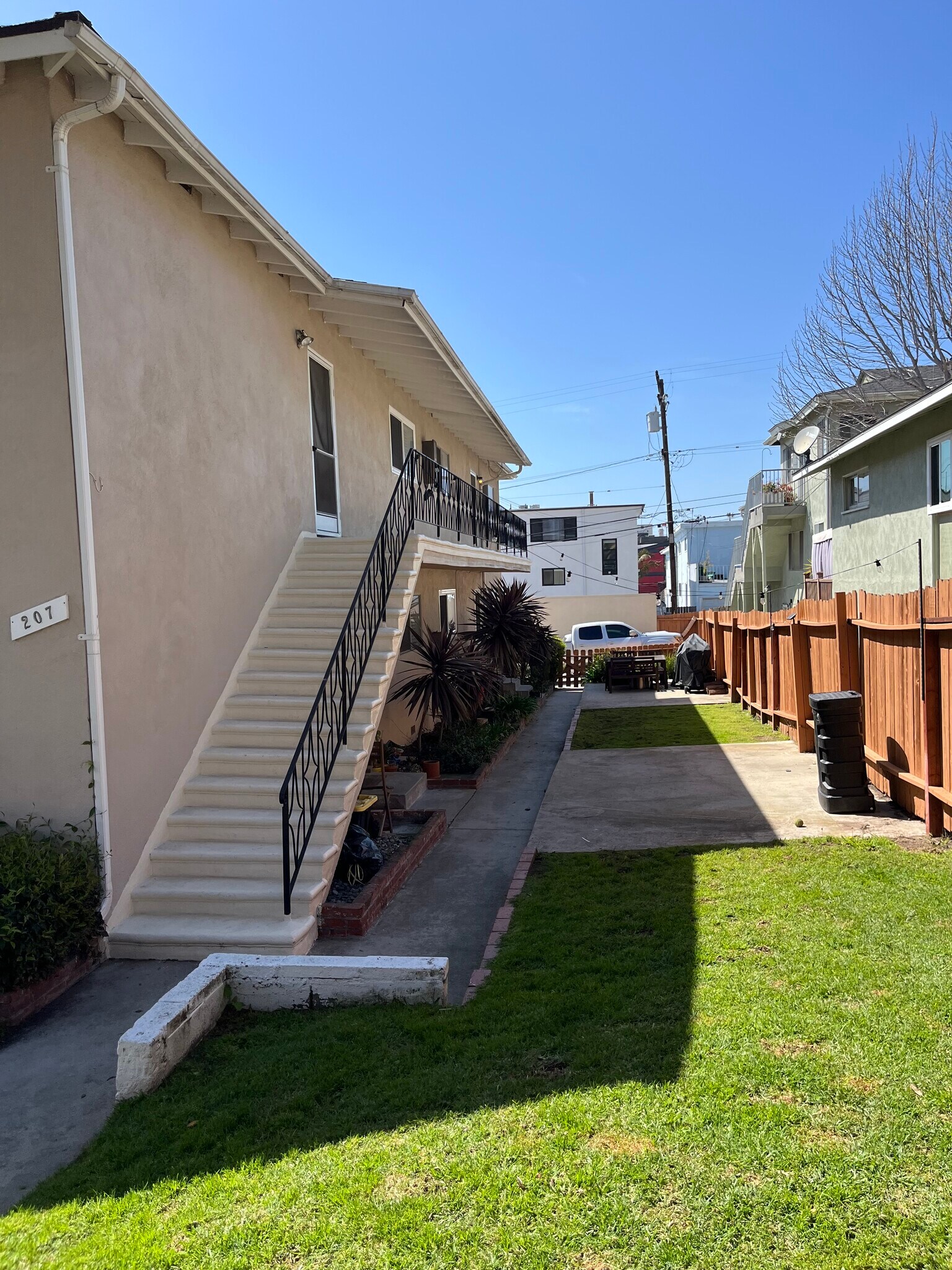 Building Photo - 207 Sheldon St