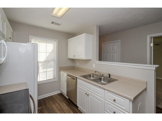 Building Photo - 663 Mickelson Way