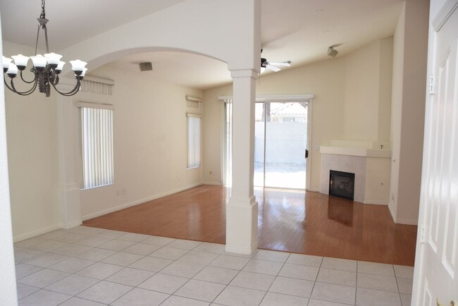 Building Photo - 1 STORY HOME IN GATED SE COMMUNITY