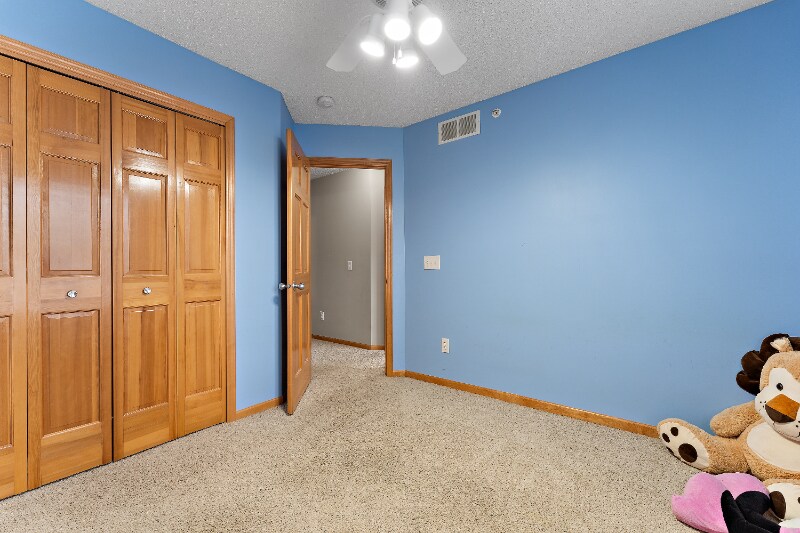 Building Photo - 11769 Emery Village Dr N