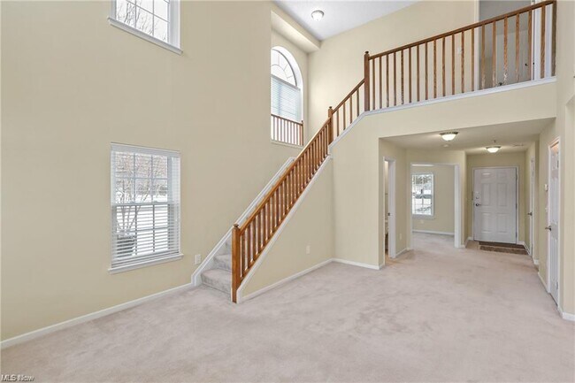Building Photo - 240 Fox Hollow Dr