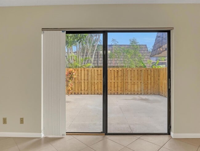 Building Photo - 4095 Palm Bay Cir