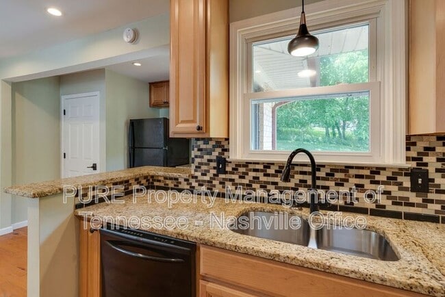Building Photo - 110 Woodridge Dr