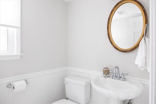 Building Photo - 4989 Kingswood Dr