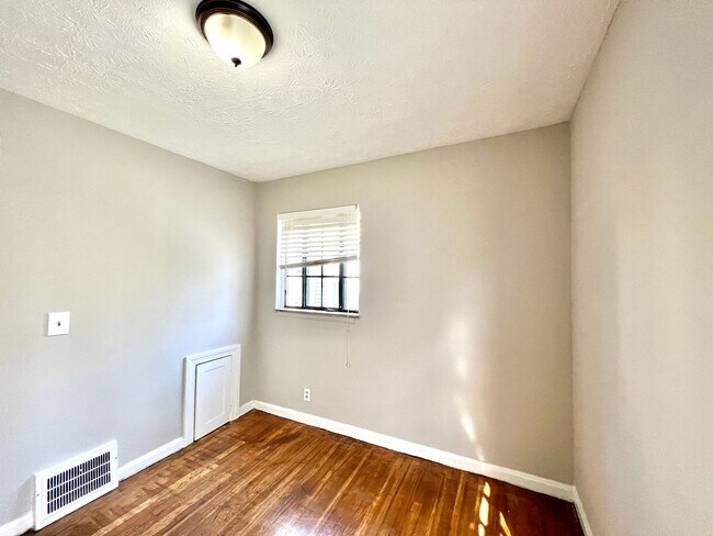 Building Photo - 21400 Goller Ave