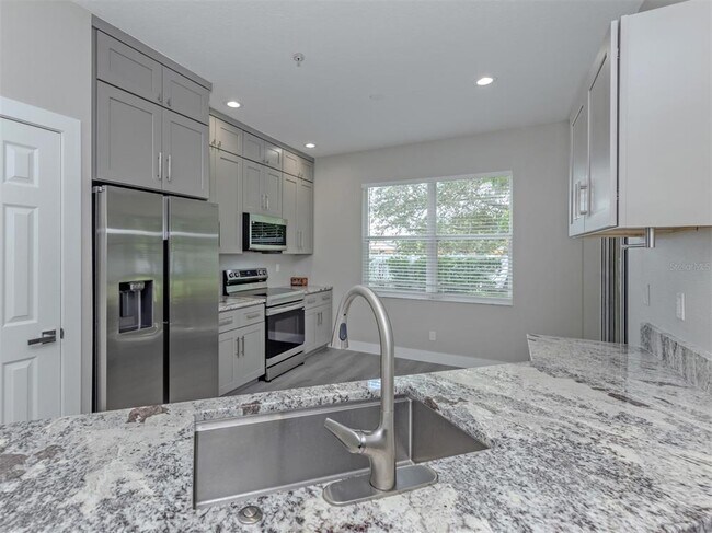 Building Photo - 3941 Yellowstone Cir