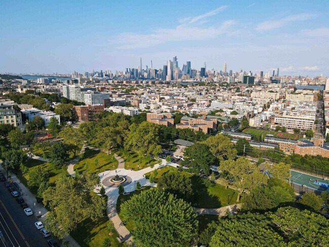 Building Photo - 418 Palisade Ave