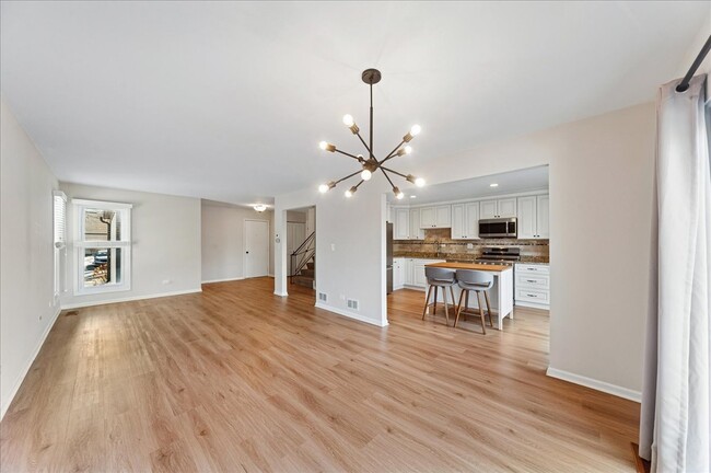 Building Photo - 335 Shadow Bend Dr