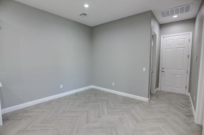 Building Photo - CALVADA VALLEY U3 - Galaxy Street