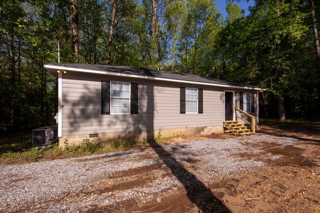 Building Photo - ** 3Bed 2 Bath located in Prattville **Cal...