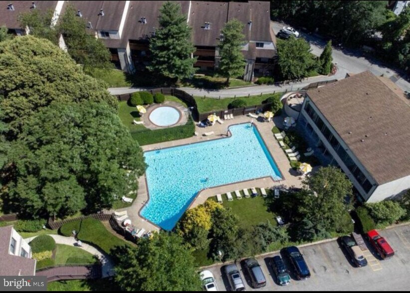 Building Photo - 305 Shawmont Ave