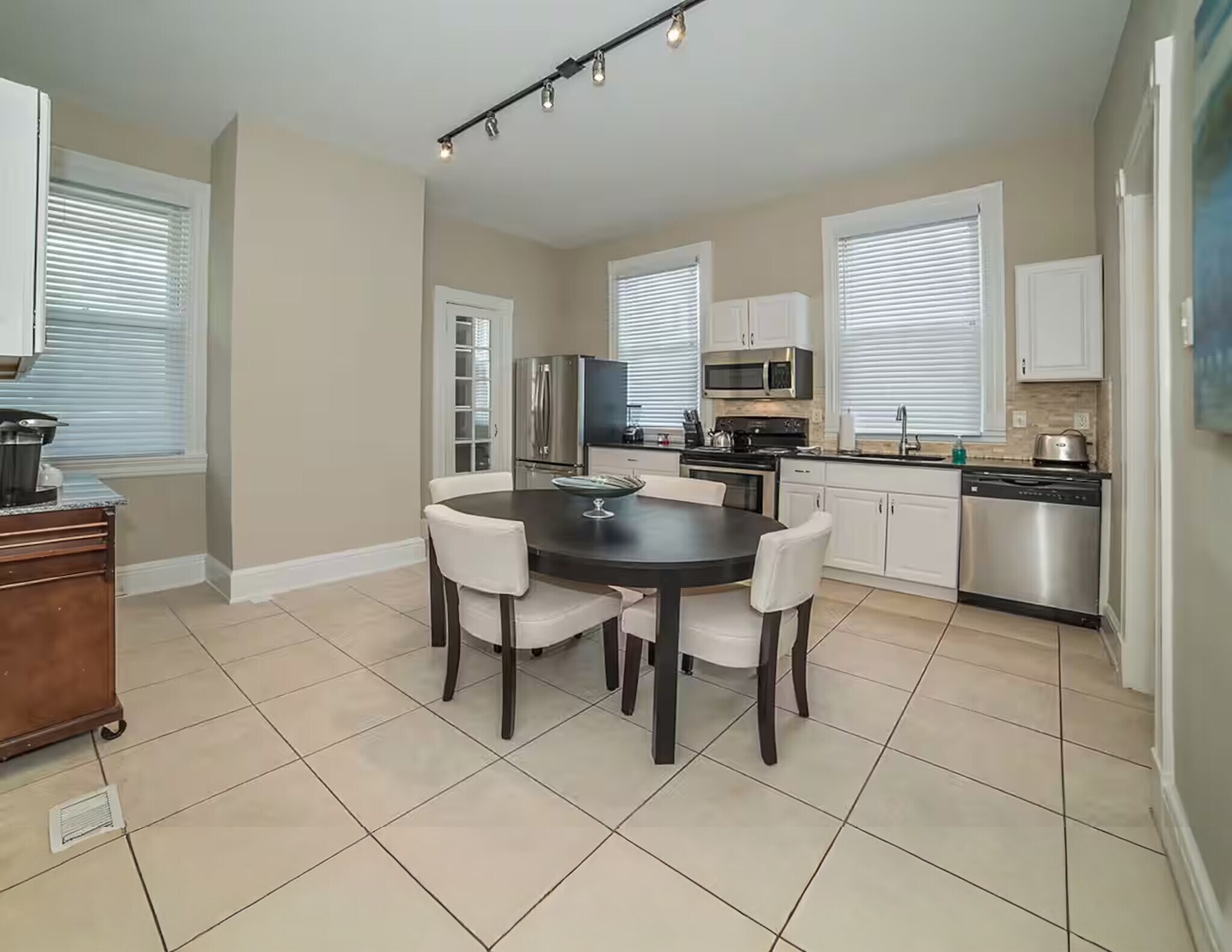 Building Photo - 1104 Cross Ln