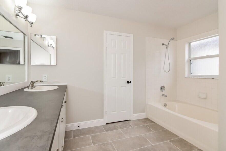 Building Photo - 538 Beth Ann St